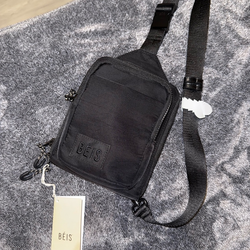 BEIS Black Crossbody Sports Sling